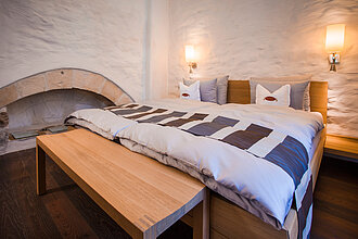 TurmHotel Zum Erasmus_Frank Heuer/laif TurmHotel Zum Erasmus_Suite_Schlafzimmer