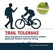 Das Schild zeigt einen Wanderer und einen Fahrradfahrer. Darunter steht der Text "Trail Toleranz - Diesen Wegeabschnitt benutzen Wanderer und Biker gemeinsam. Wanderer haben hier Vorrang."